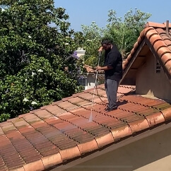 HOUSE, ROOF & SIDEWALK WASH